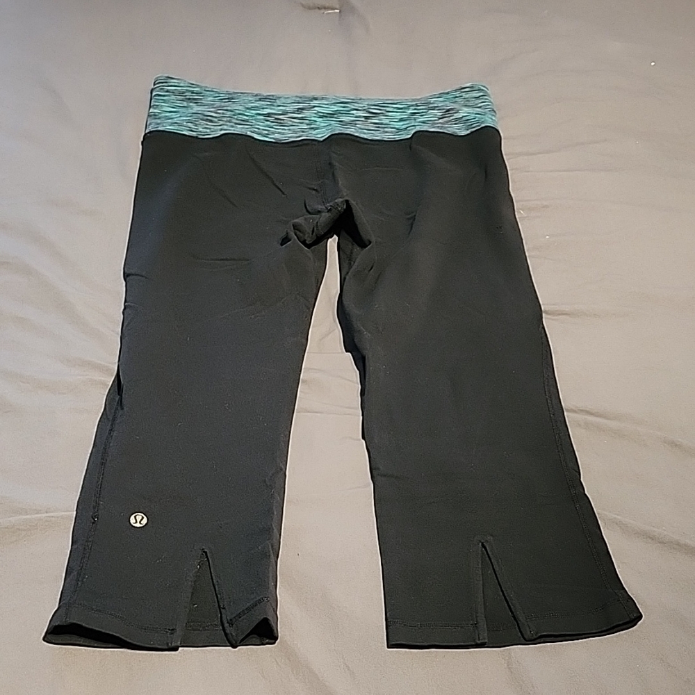 lululemon athletica Black and Teal Capris
